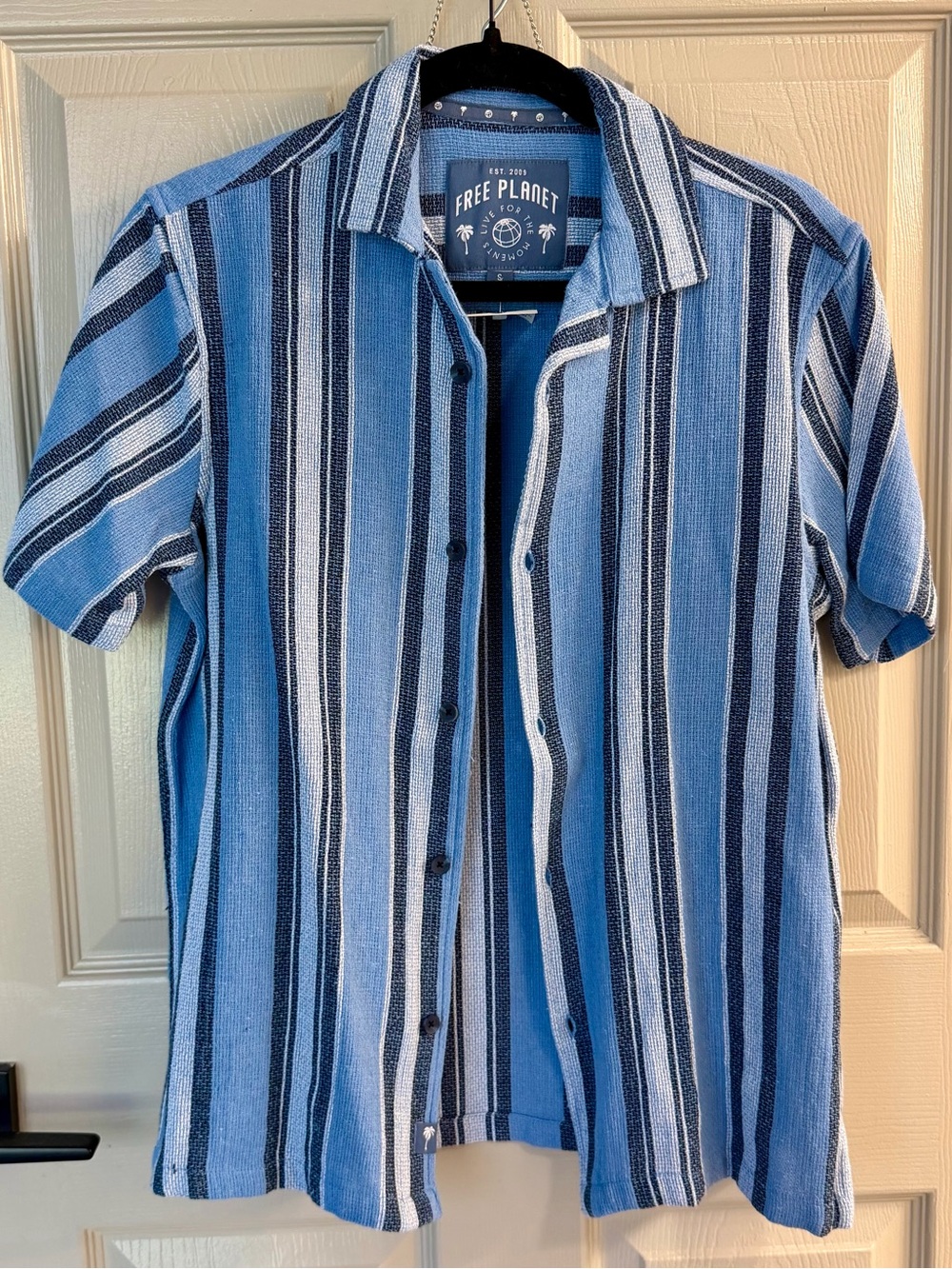 Free Planet Men’s Blue Striped Short-Sleeve Button-Up Shirt size S